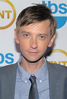 How tall is DJ Qualls?